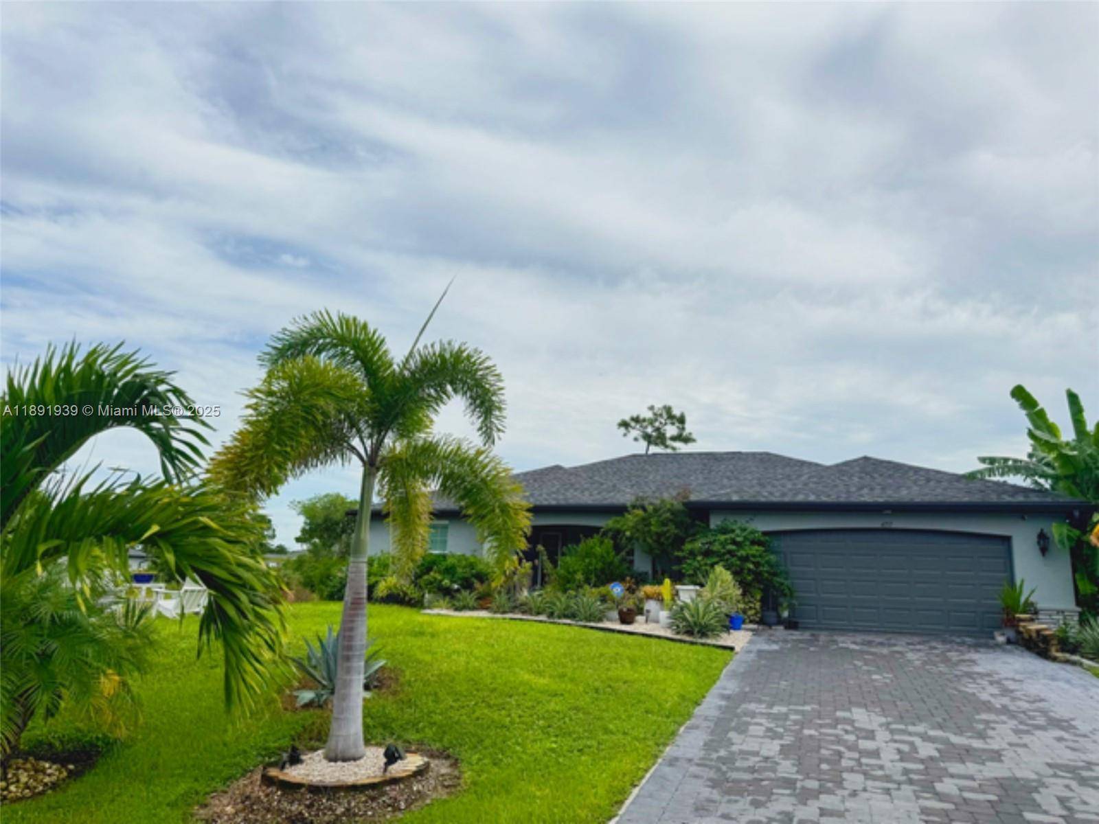 Beautiful 4 bedroom, 2 bath home in the heart of Cape Coral.