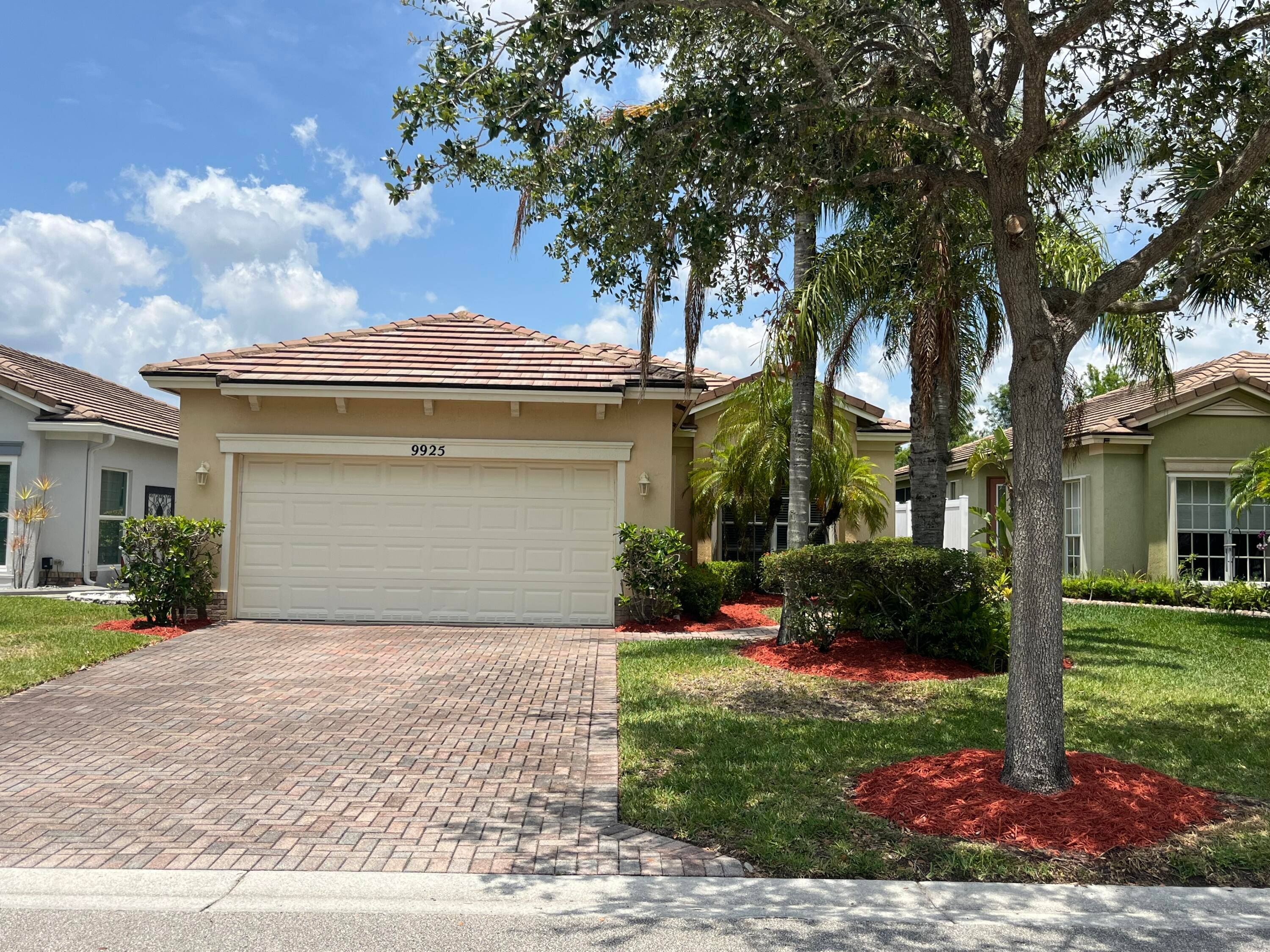 Never before on the market, come discover this 3 bedroom, 2 bathroom home on the lake in Heritage Oaks.