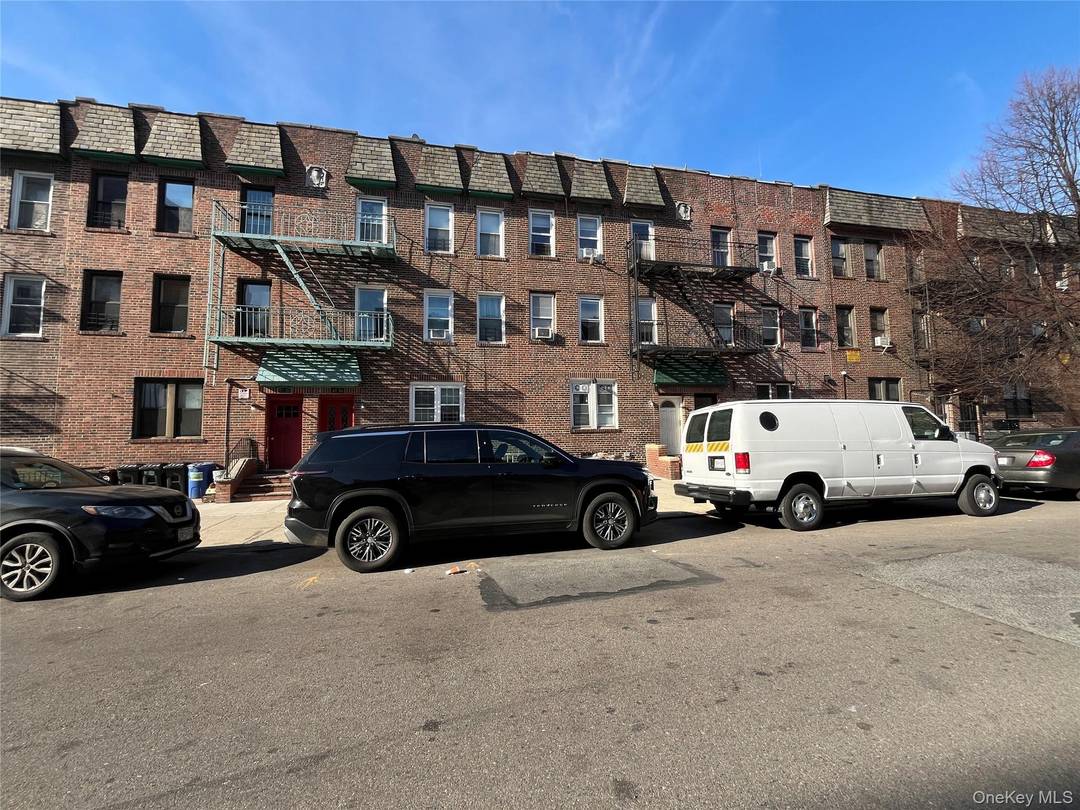 Take Advantage Of The Rare Opportunity To Acquire This Fully Stabilized 6 Unit Multifamily In Sunnyside.