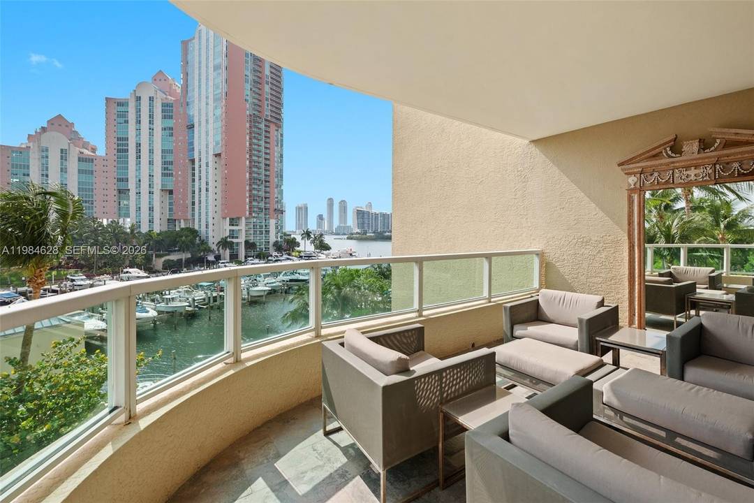 Welcome to your dream condo in Aventura, Florida !