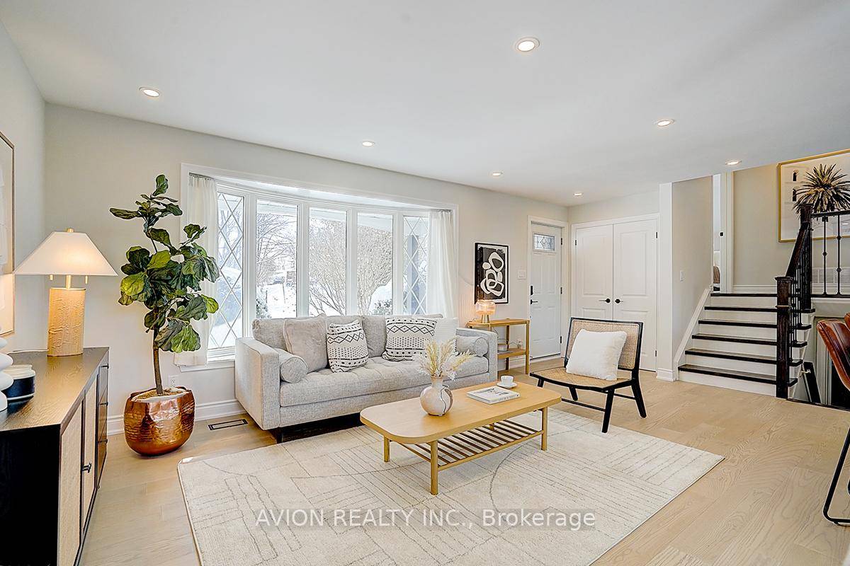 Located in Markhams desirable Conservation Community, this wonderful family home offers the perfect blend of tranquility and convenience.