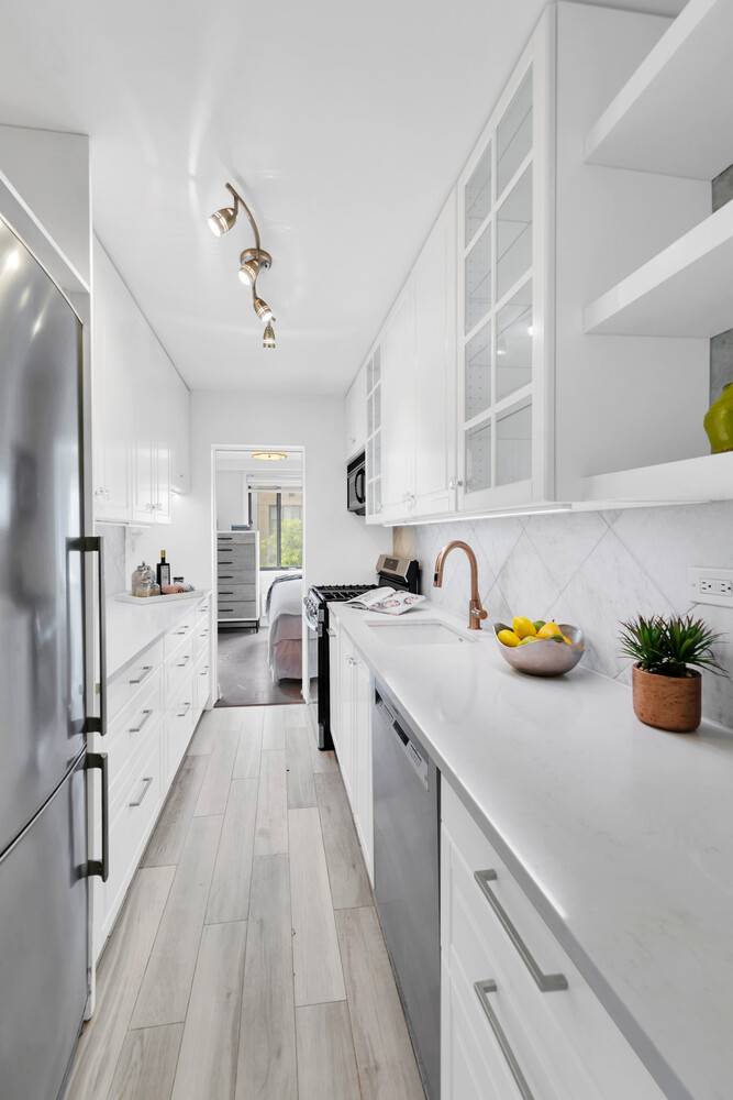 Beautifully Renovated, Sun Filled 3 Bedroom Home at 345 East 73rd Street, Residence 6C Welcome to Residence 6C at The Morad Diplomat an impeccably renovated, south facing 3 bedroom, 2 ...