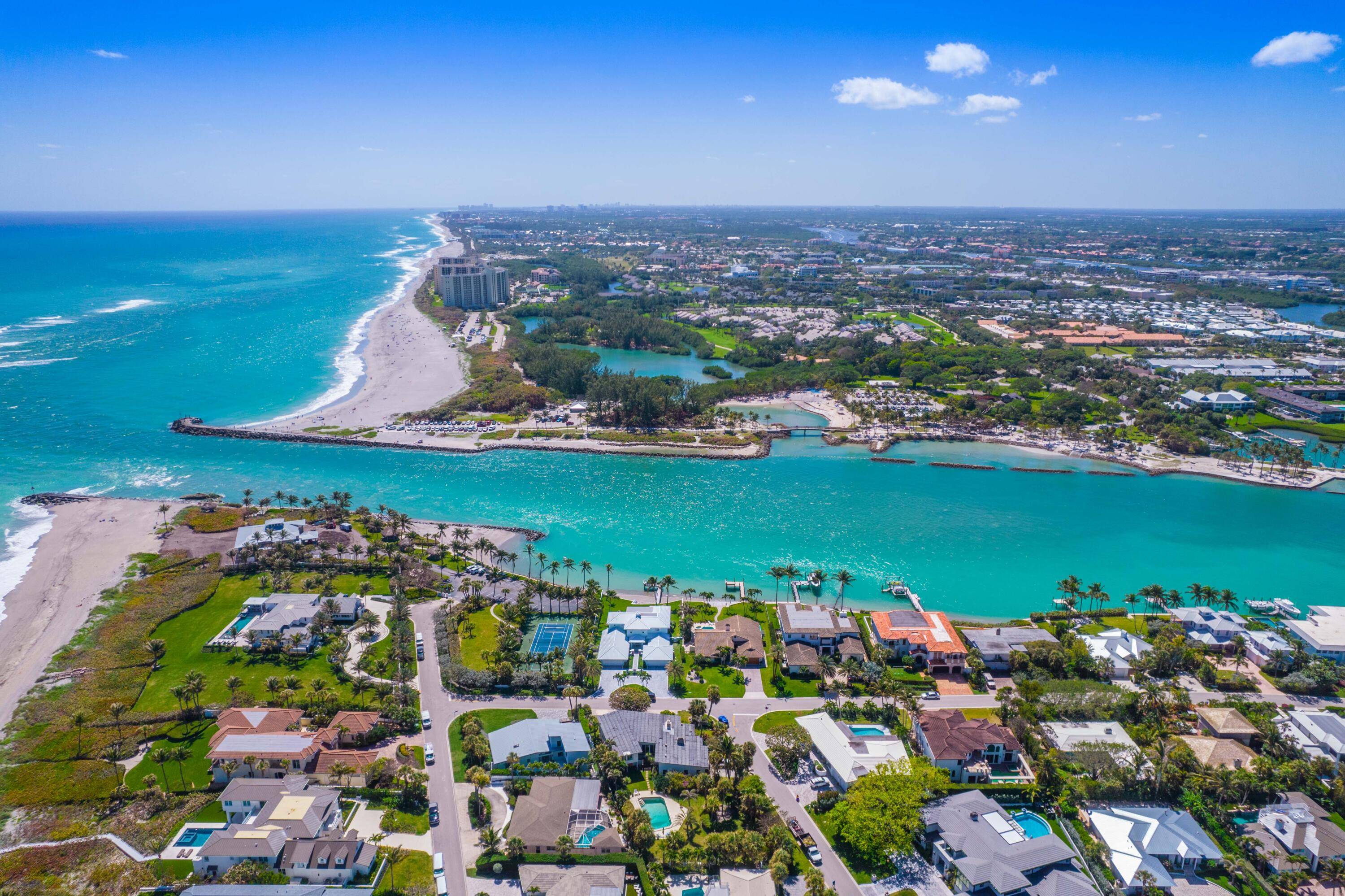 Don't miss this vacant lot in Jupiter Inlet Colony on one of the best locations in the community very close to the beach access, the Beach Club and on one ...