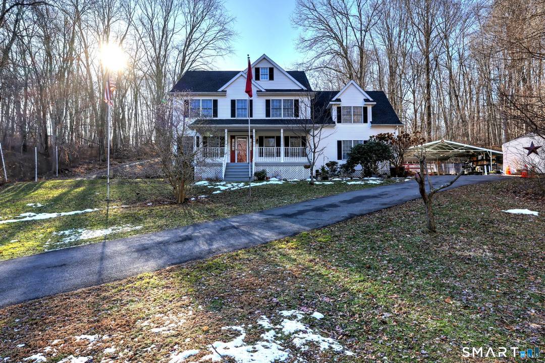 Fantastic Opportunity to rent a gorgeous 4 bedroom colonial in Southbury CT.