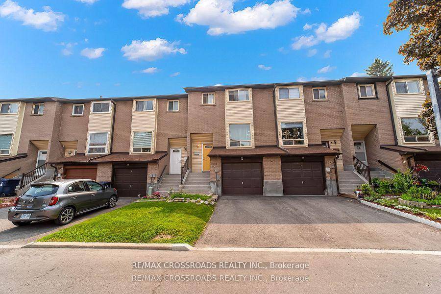 Beautiful 3 Bedroom Condo Townhome in Prime Location !
