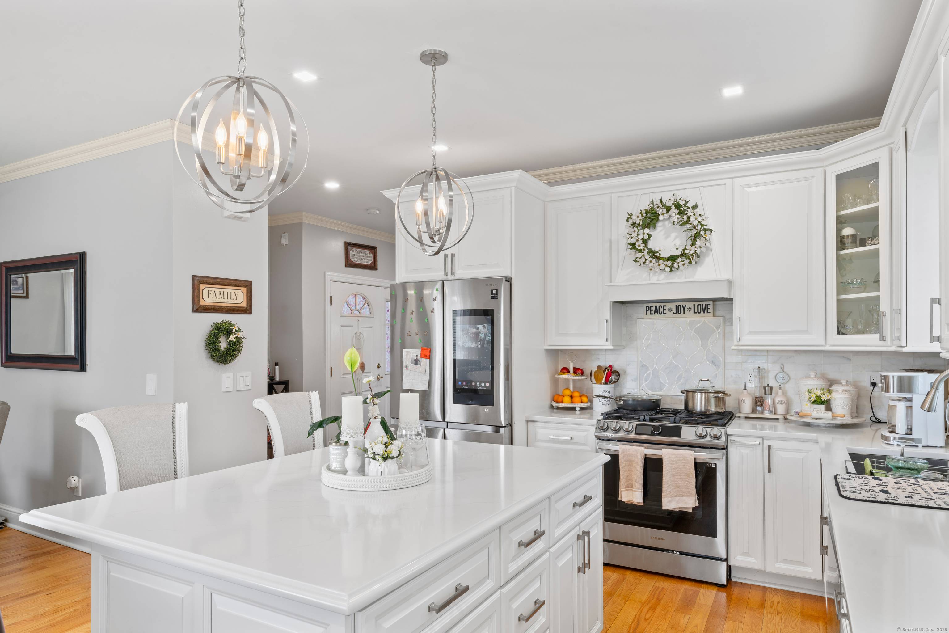 Welcome to 1095 Hope Street Unit B, a move in ready, detached condo located in the heart of Stamford's vibrant Springdale neighborhood.