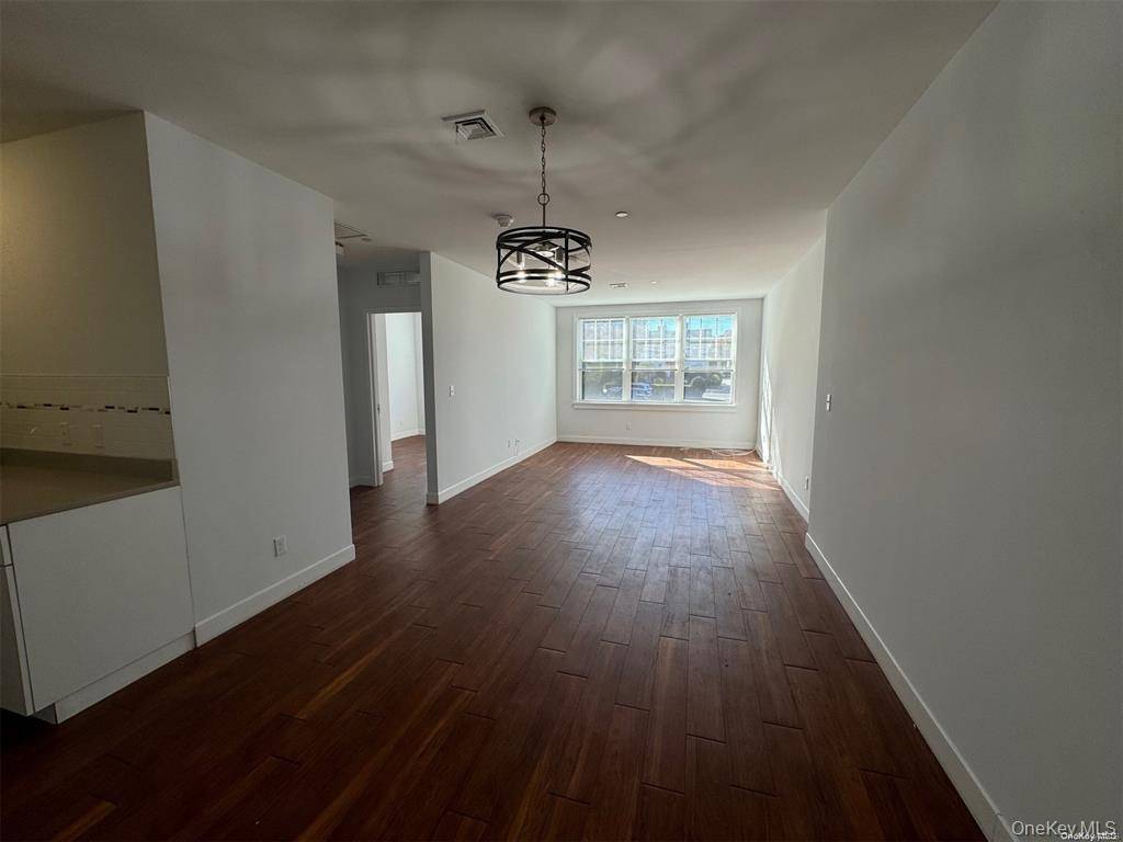 Impeccable Light amp ; Bright 2 Bdrm in the Heart of Huntington Village Primary with Ensuite Walk in Shower, Double Closet and Balcony, Coat Closet, Washer amp ; Dryer in ...