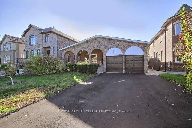 Great Location In Heart of Richmond Hill, Walk Up Entrance, Large Living Room Kitchen Area, 3 Pieces Bathroom, Large Windows with Natural Lights, Separate Laundry, Huge Storage, Walking Distance to ...
