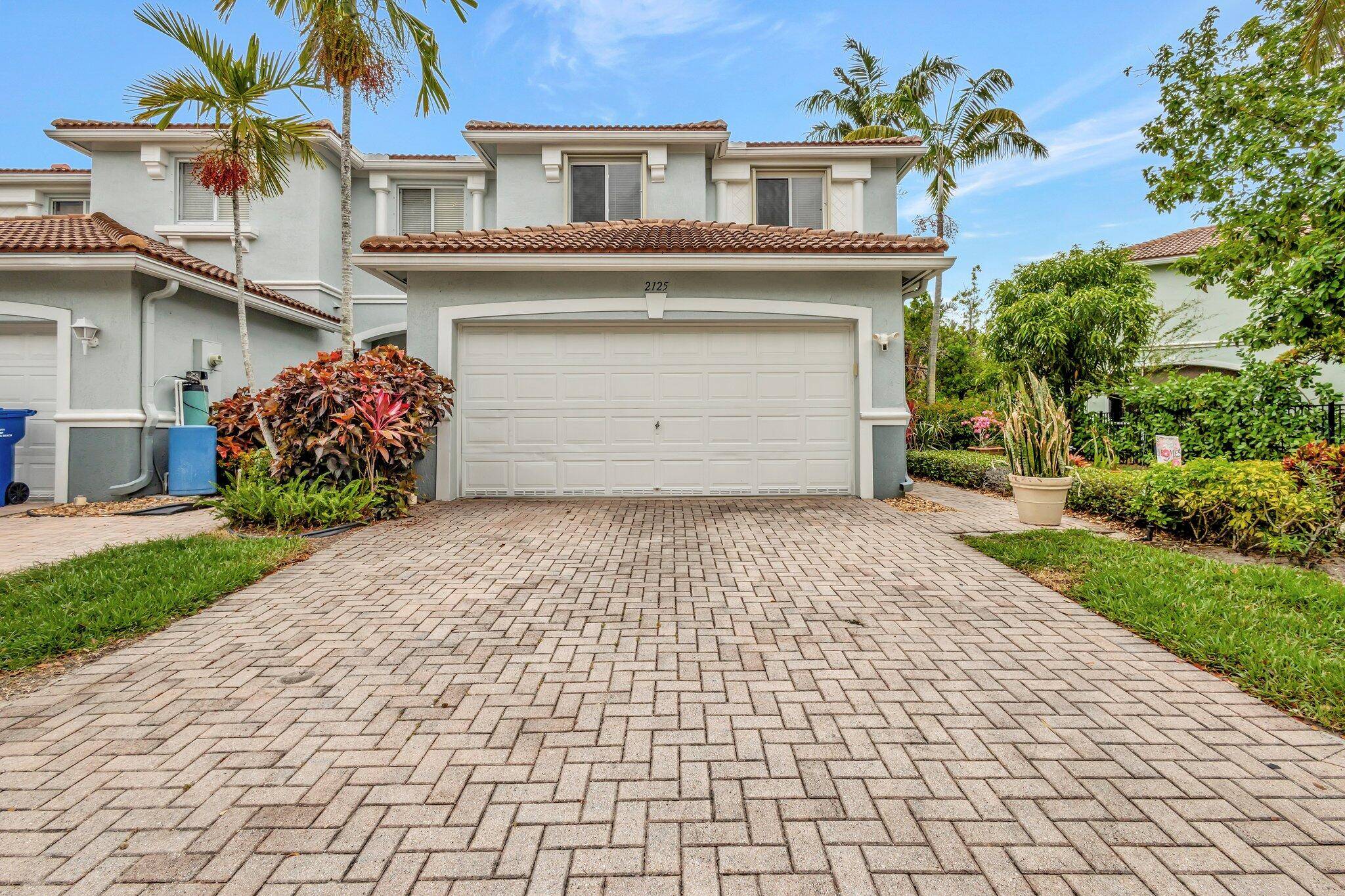 Updated corner home in the wonderful, gated community of Thousand oaks.