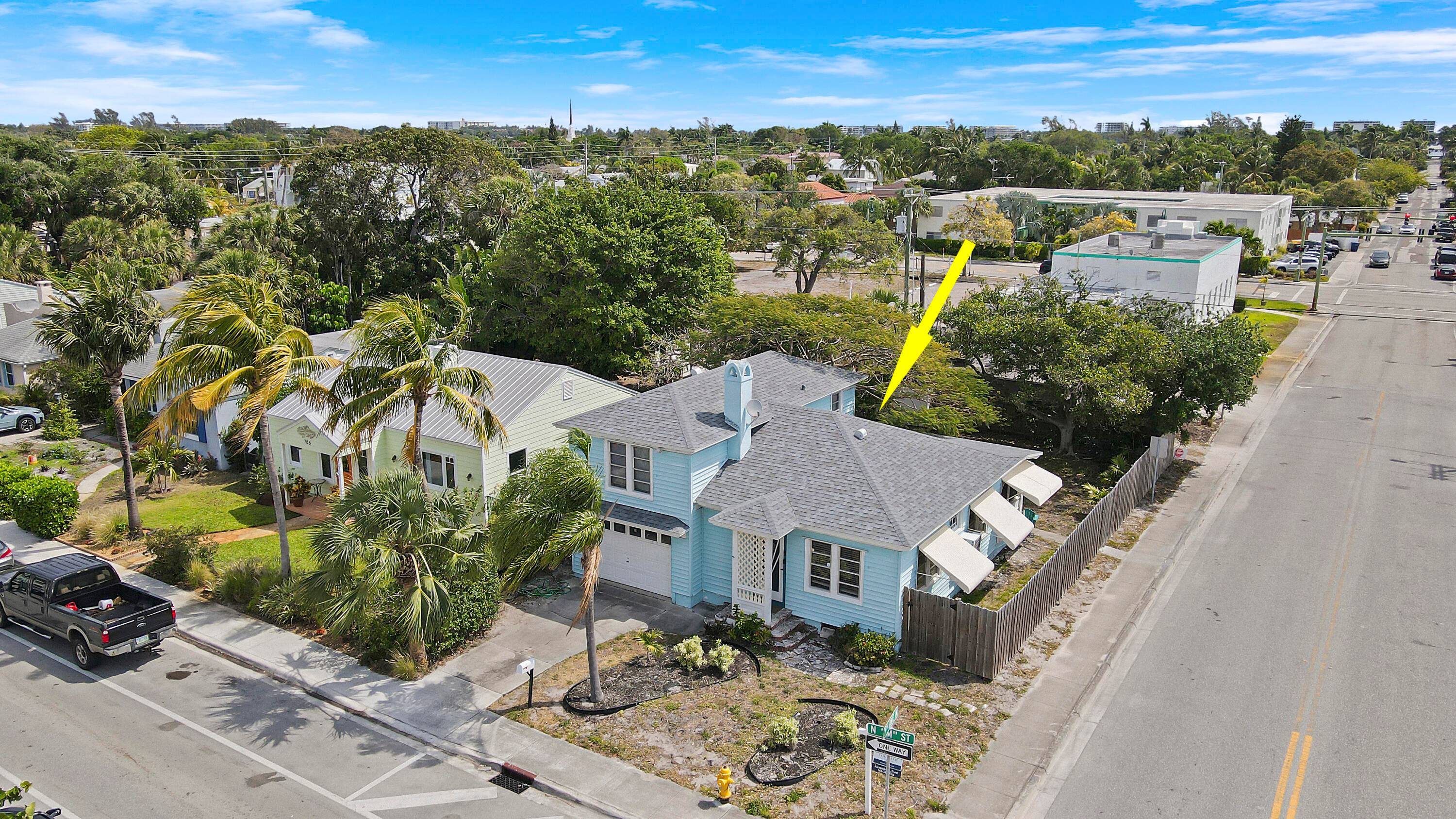 Experience the charm of this enchanting 1940s gem in Lake Worth Beach !