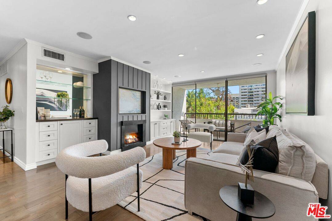 906  N Doheny Dr 2BR Sunset Strip La