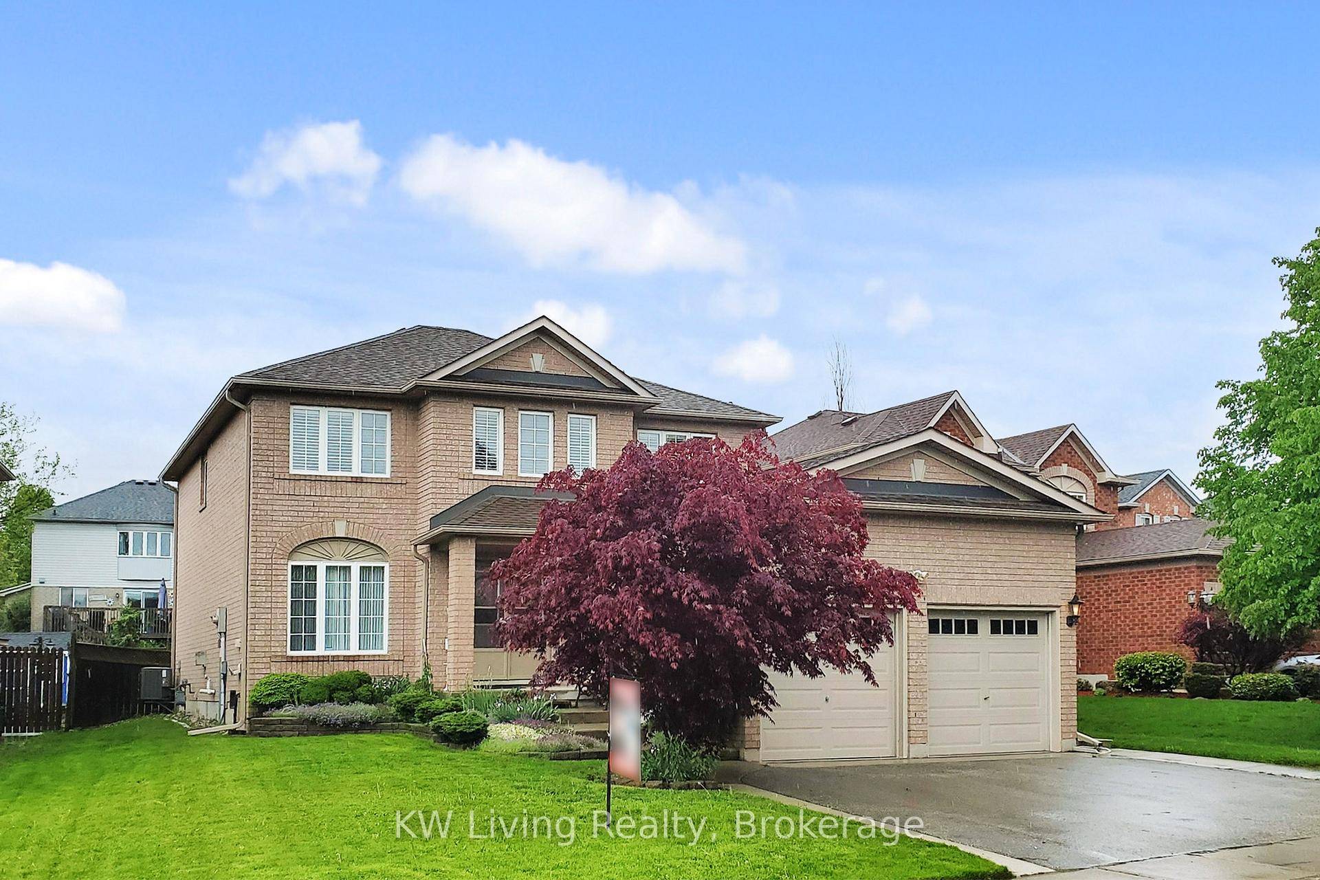 Lovely Executive Home at high demand location in Neighbourhood Of FIDDLESTICKS.
