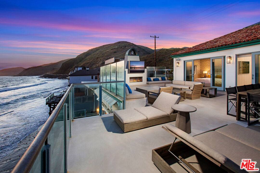 42580   PACIFIC COAST HWY 3BR Malibu La