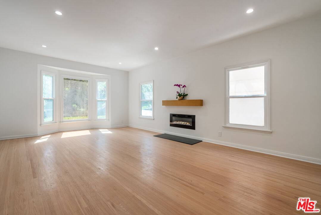 1209  S Highland Ave Miracle Mile LA
