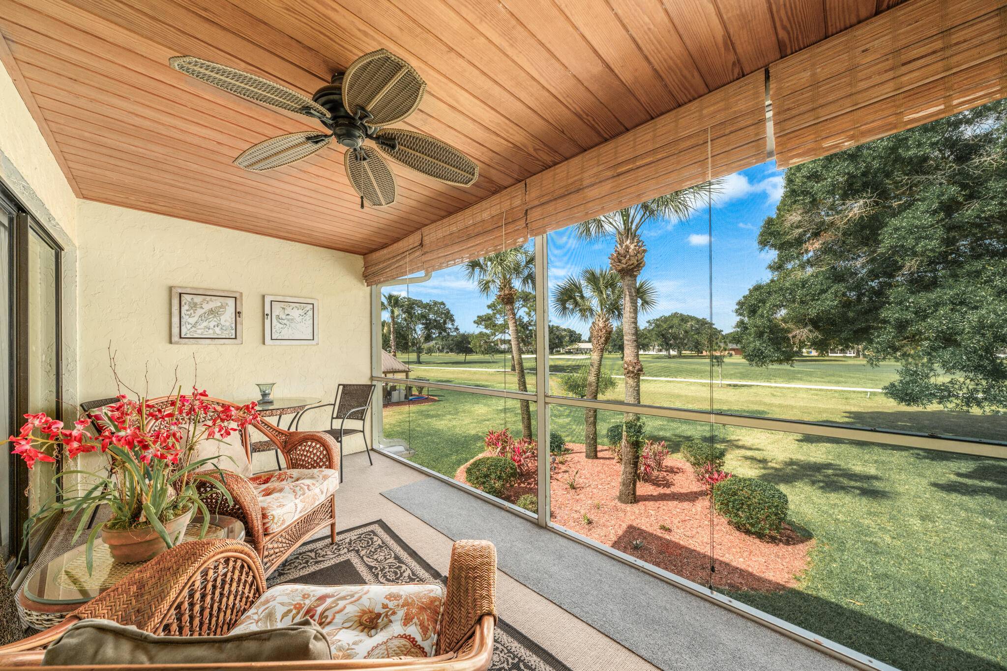 Nestled in Sun N Lake of Sebring Deer Golf course, this designer furnished condo boasts a captivating view of Sun N Lake Country Club.