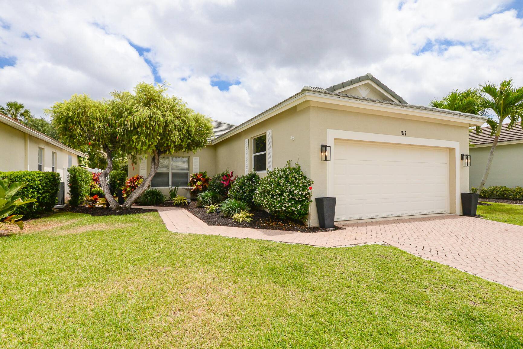 Beautifully Renovated home at Lake Forest Pointe.