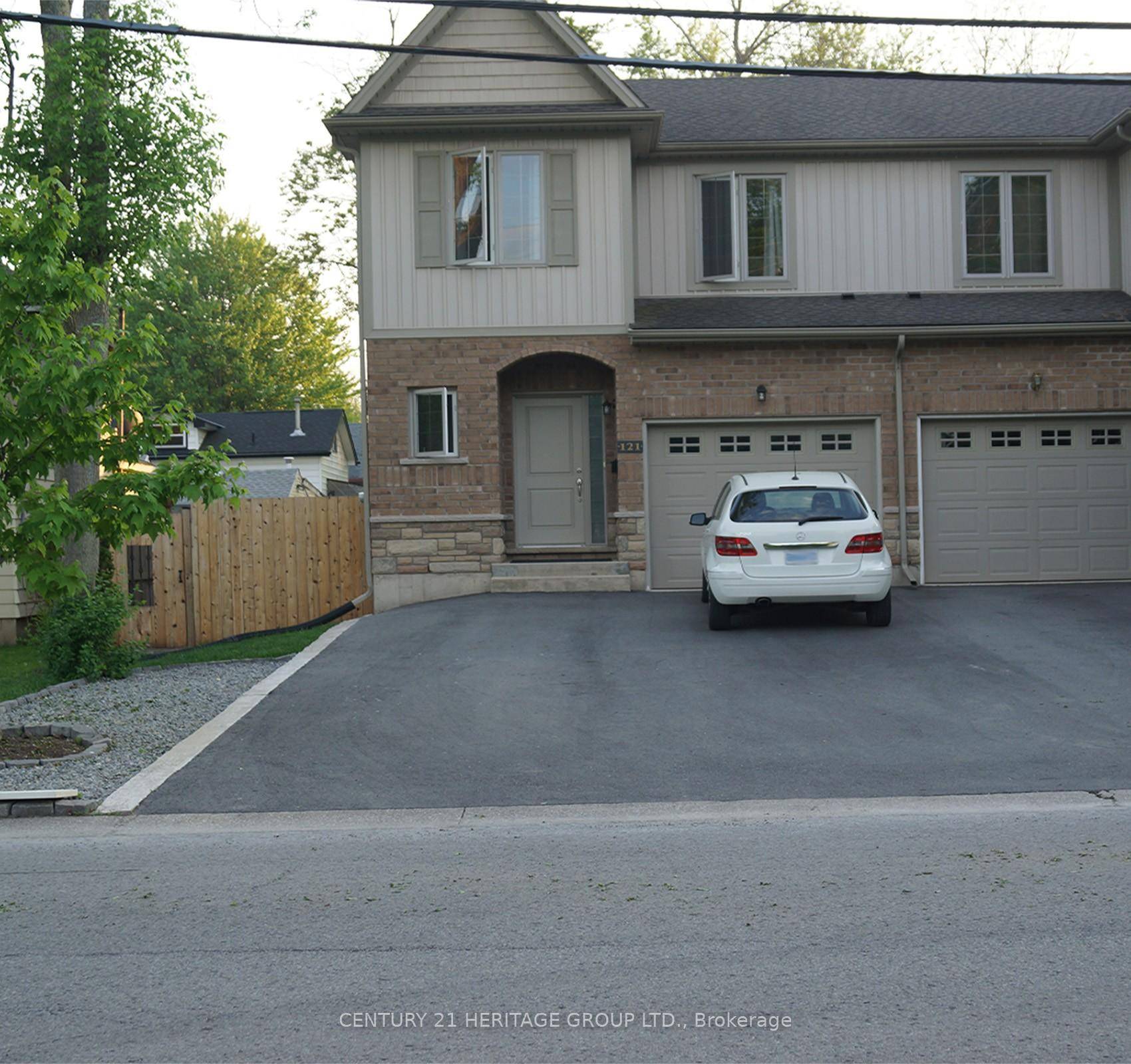 Live By The Lake ! ! Gorgeous Luxury Freehold Townhouse For Exceptional Value.