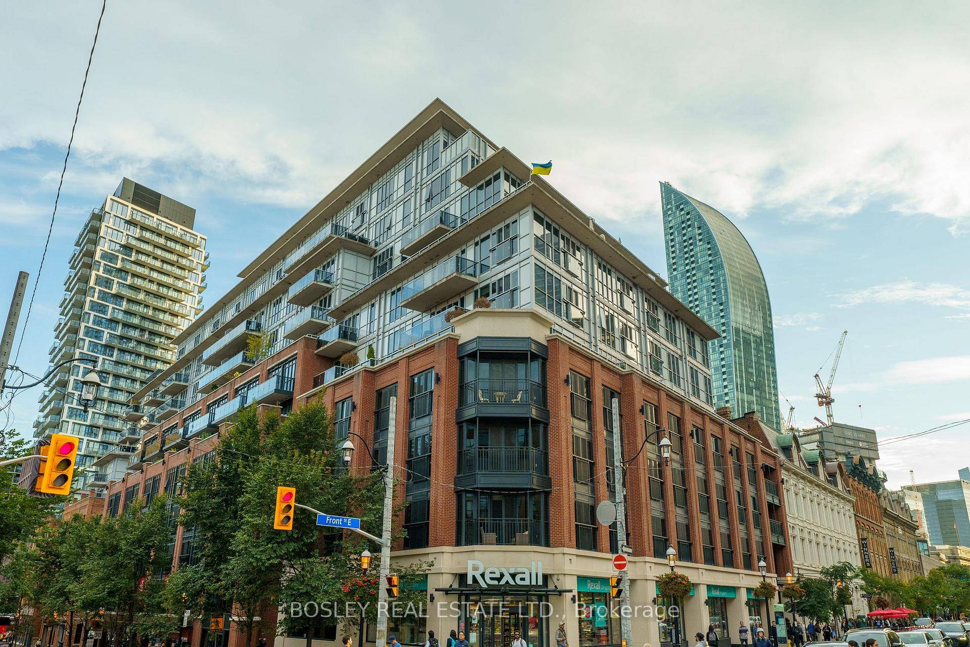 The Berczy, A Sought After Boutique Condo !