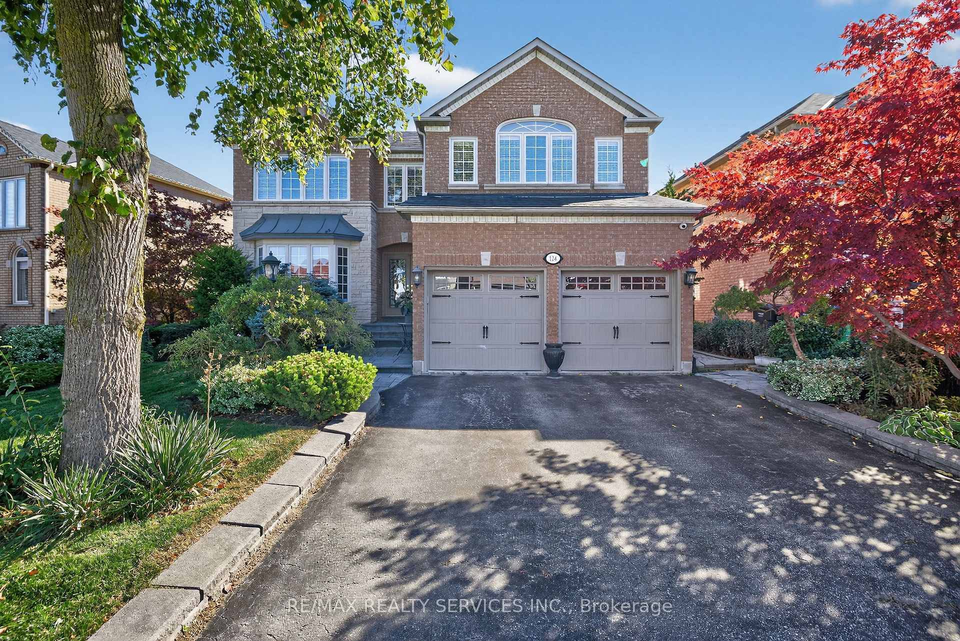 Welcome to Valleywood, one of Caledon's most sought after communities, ideally located just off Highway 410 and minutes from shopping, parks, and top rated schools including the coveted Mayfield Secondary ...