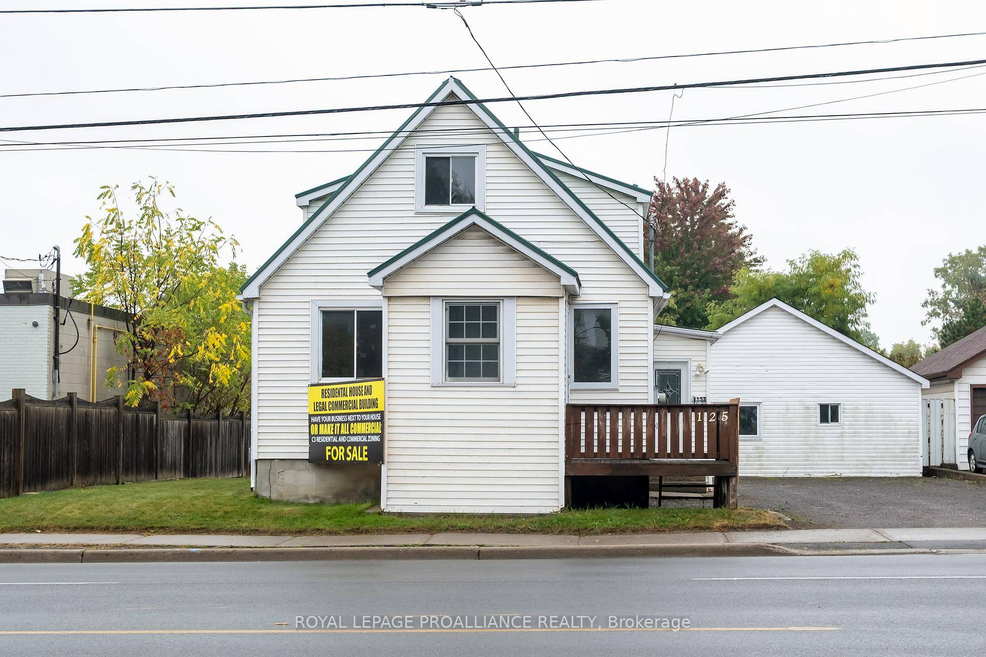 Discover the perfect live work opportunity at 125 College Street West.