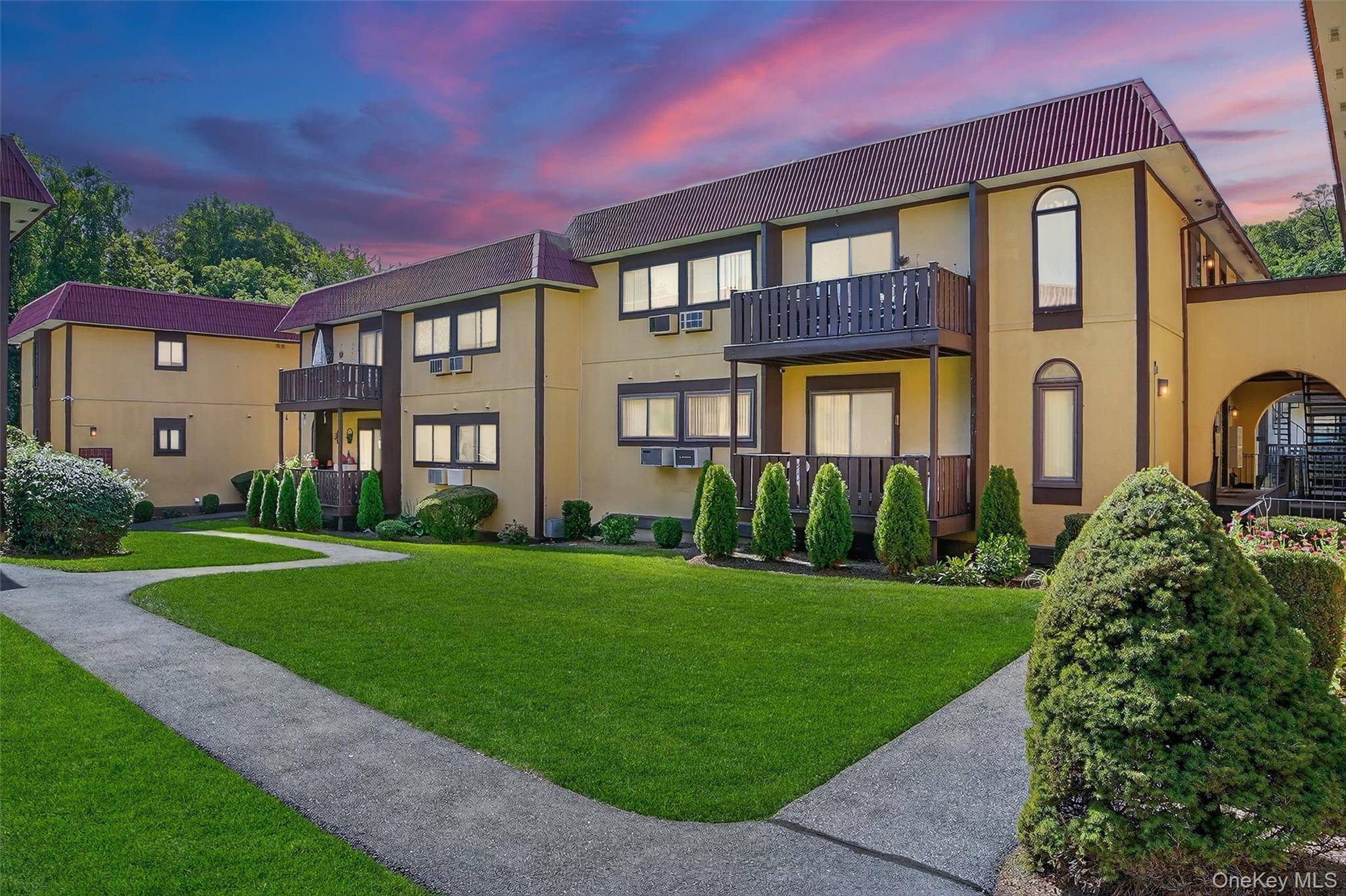 Welcome to this spacious 3 bedroom 2 bathroom condominium located in the desirable Granada Crescent complex.