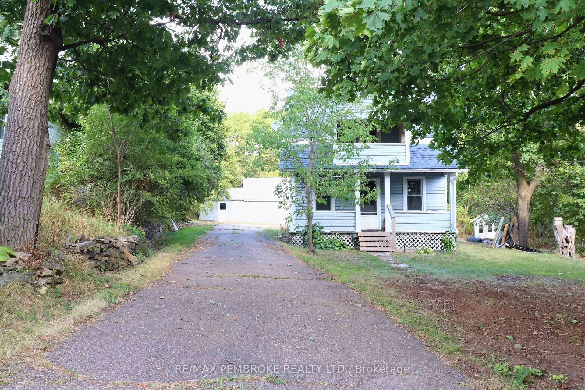 Charming 3 Bedroom Home in the Heart of Eganville !