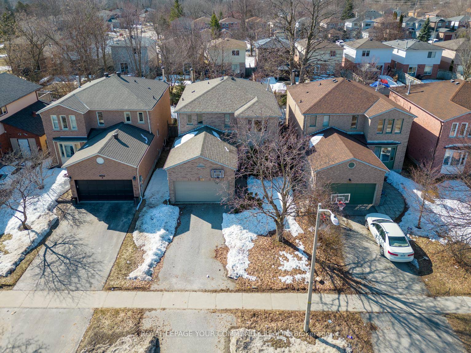 Client Remarks Absolutely stunning detached home in the highly sought after Grove East community in Barrie.