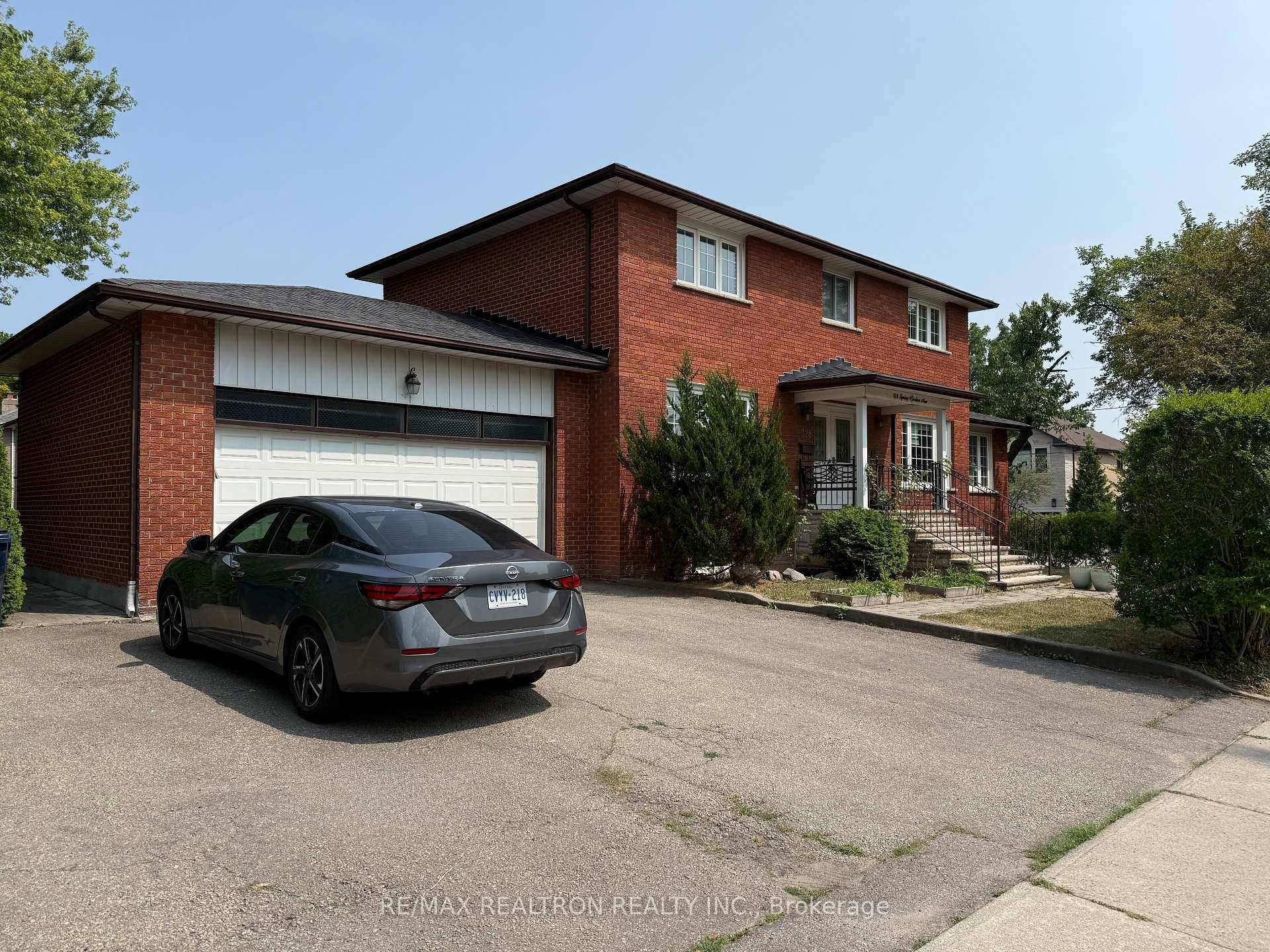 High demand Bayview Sheppard location, Willowdale East community.