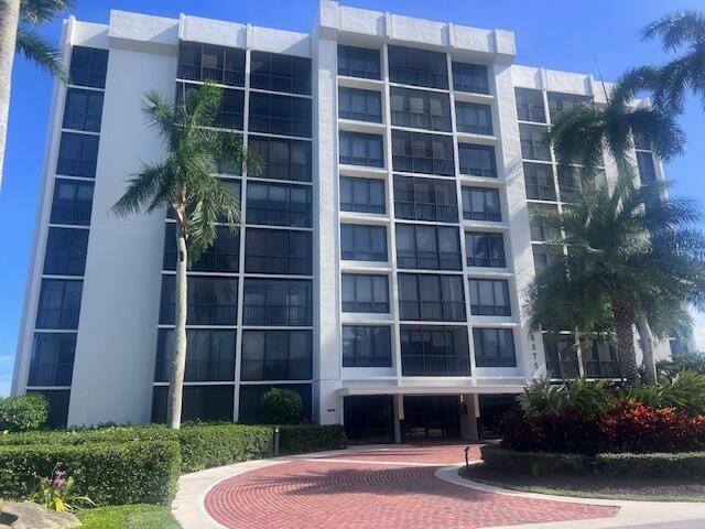Priced to sell 2 2 middle apt.