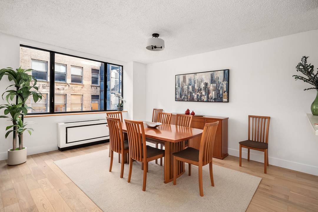 This grand scale and beautifully proportioned 2 bedroom 2 bathroom bright and quiet home resides in the sought after Beaumont Condominium, a luxury full service building located moments from Central ...