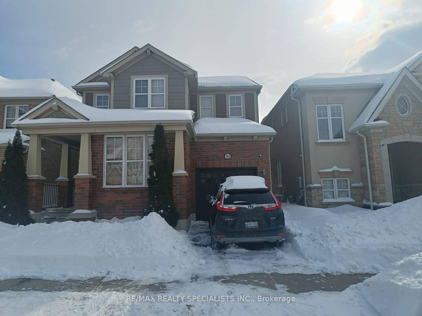 Beautiful 4 Bedroom Detached In Sought After Neighbourhood !