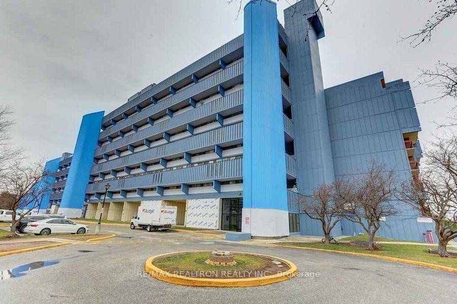 Spacious and well maintained 1 bedroom condo, approx.