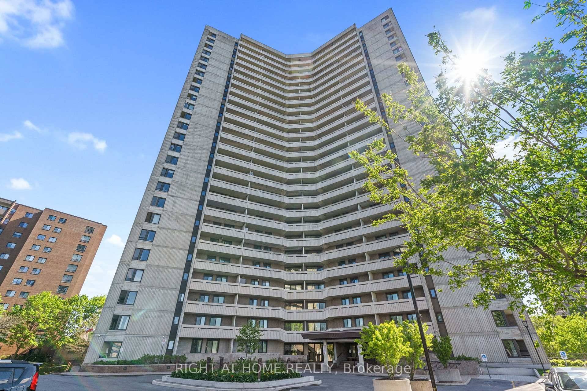 This stunning 3 bedroom offers breathtaking views of the river from the balconies, bedrooms, kitchen, and office.