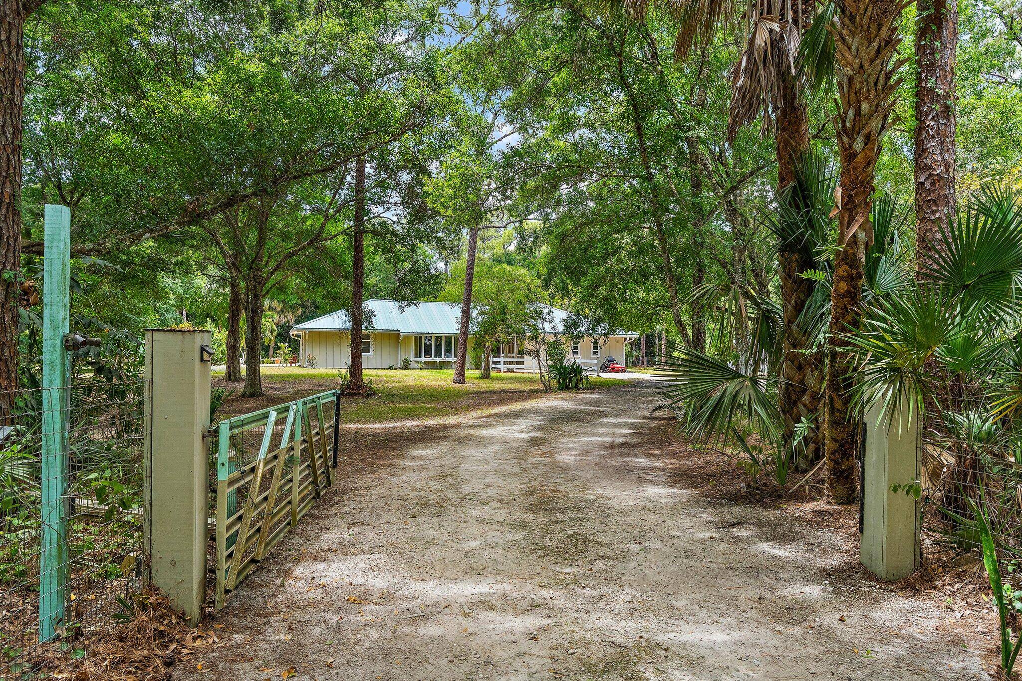 2. 5 Acre lot w tons of room for all of your toys and animals.