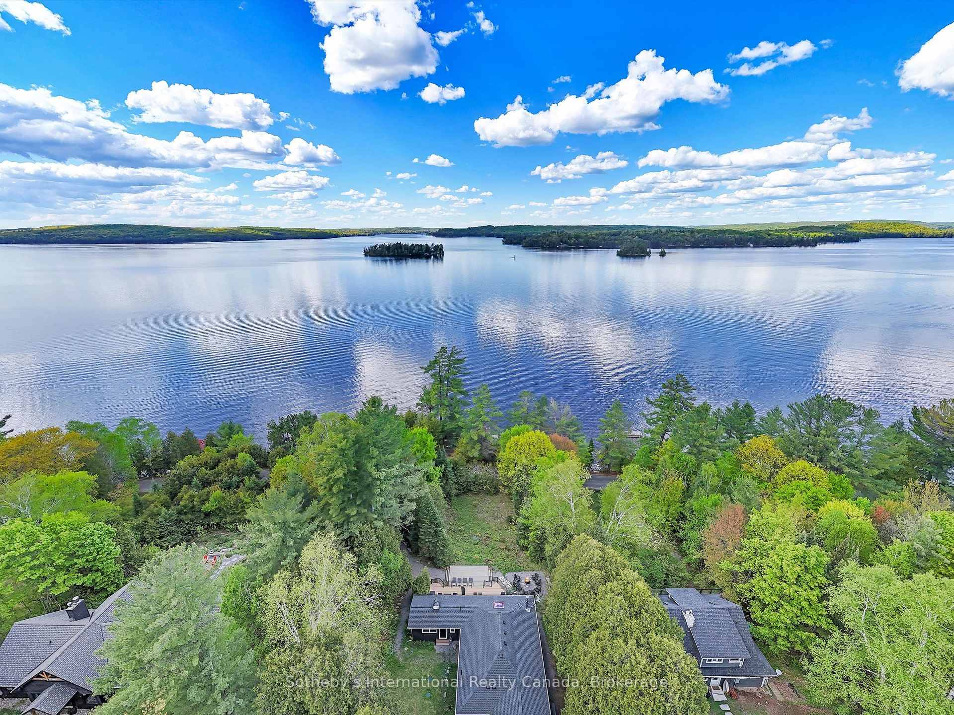 Discover your ideal Muskoka retreat with this beautifully updated family cottage on the coveted south shore of Lake of Bays, boasting spectacular views and situated on the highly sought after ...