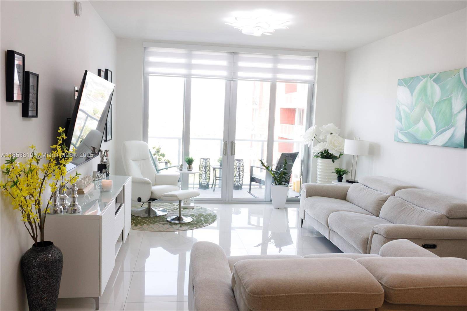 Beautiful Condo in the most desirable Midtown Doral, featuring 1 bedroom and 2 bathrooms plus Den Den could be closed out and can be used as a second bedroom or ...