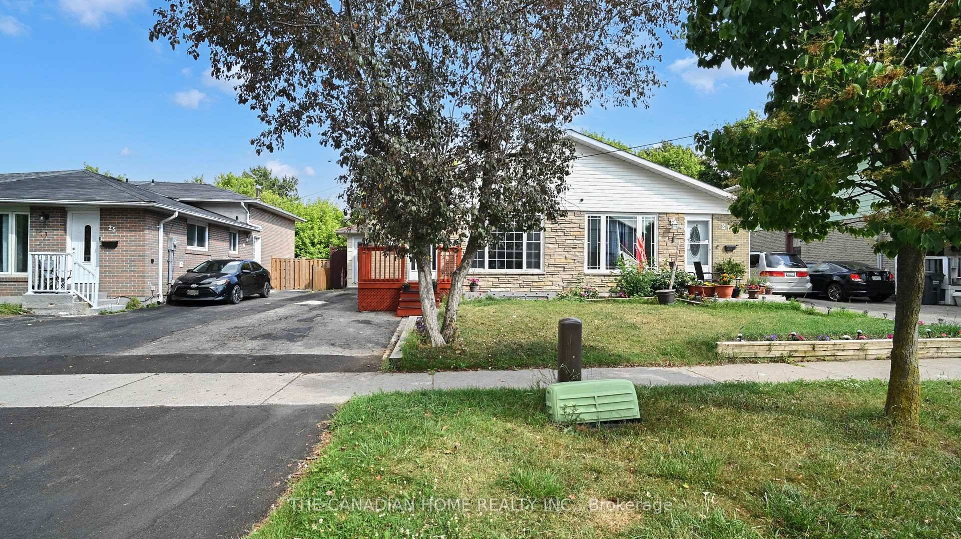 Nicely Maintained 4 bdrm Bungaloft With 2 Br's Up amp ; 2 Down.