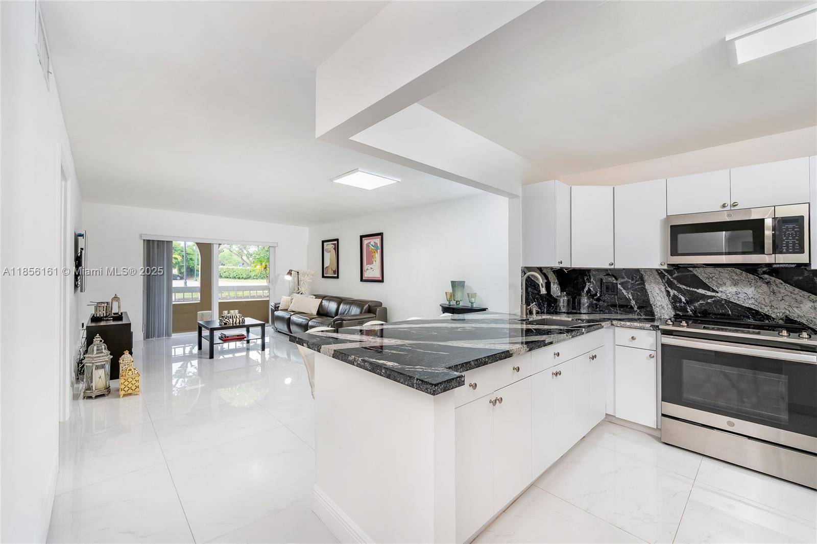 Fully renovated one bedroom, open concept apartment located in the heart of Dadeland area.