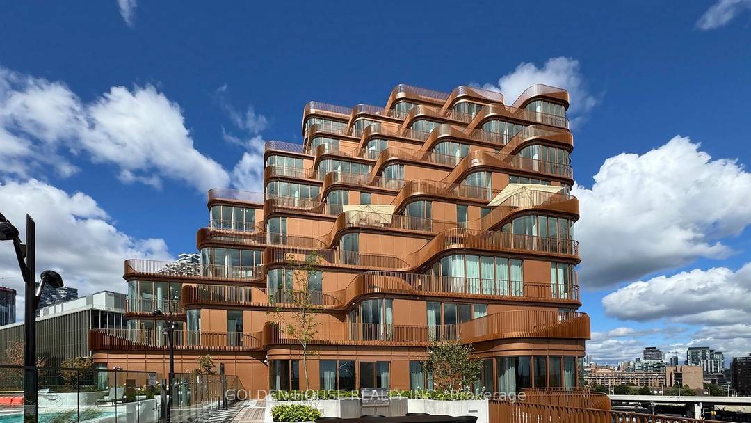 Welcome to your future luxury waterfront living at Aqualuna.