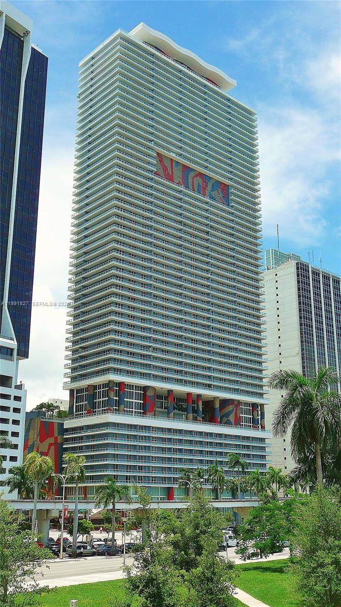 Featuring a very low interest rate assumable mortgage, this breathtaking high floor residence offers an exceptional opportunity in the heart of Downtown Miami.