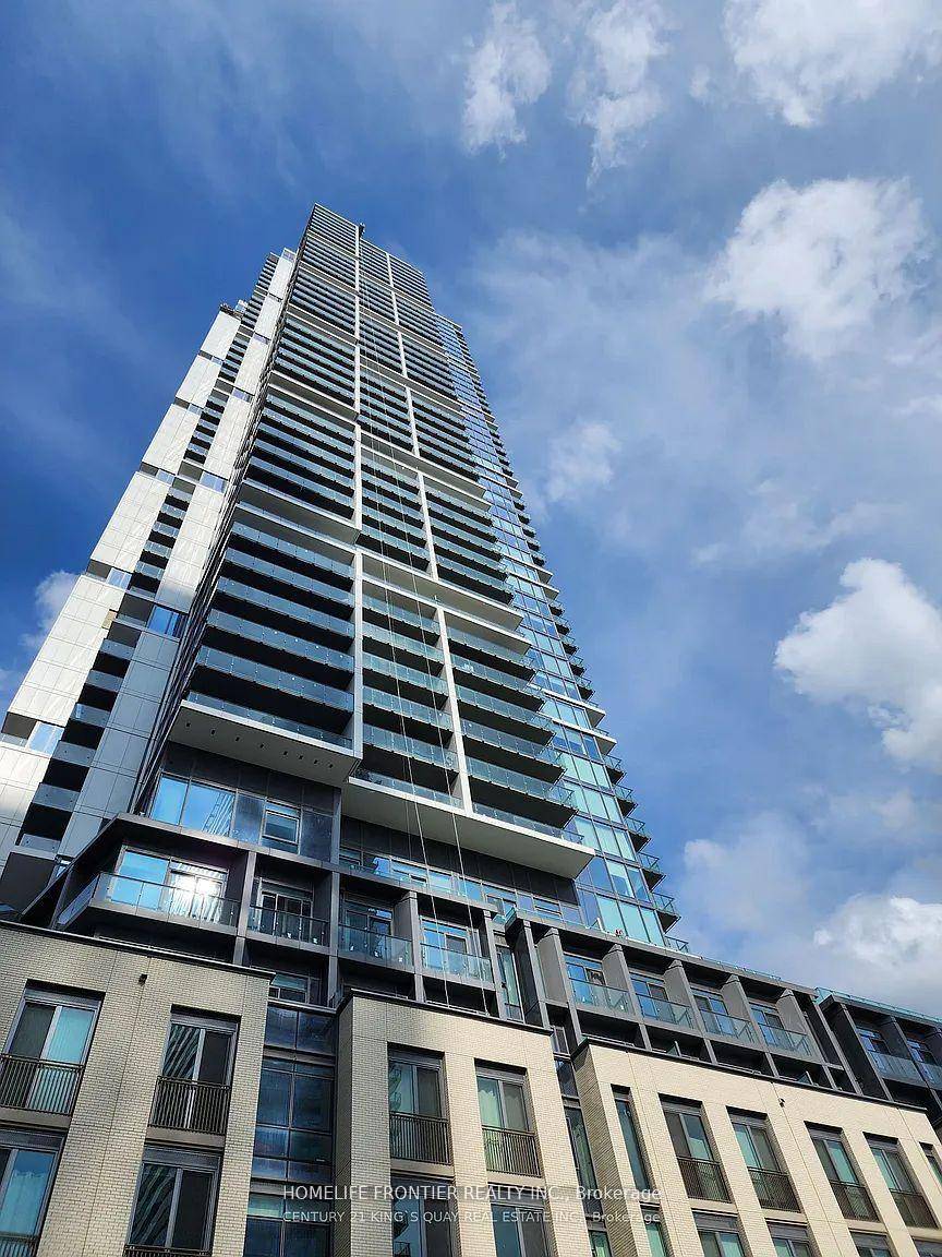 Welcome to modern urban living in the heart of Vaughan Metropolitan Centre !