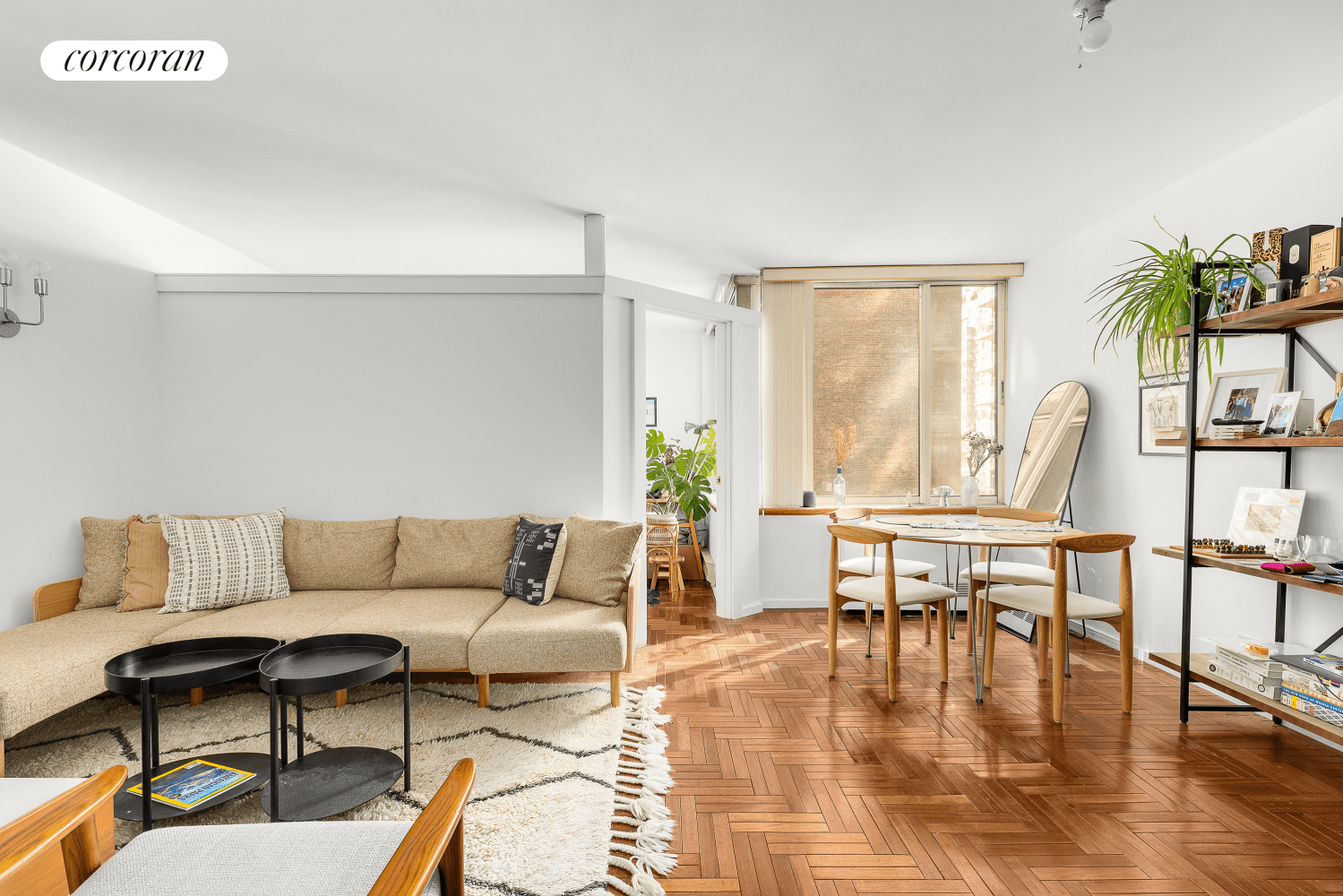 This junior 1 bedroom at the Boulevard is the one you have been looking for, conveniently located at 86th amp ; Broadway, just a block to the 1 train !