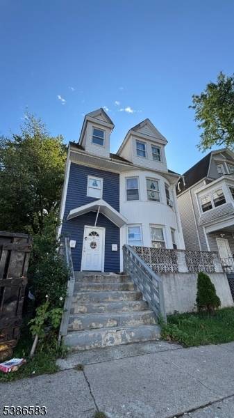Located in the heart of East Orange this fully renovated Multi Family house offering two spacious units, each with 3 bedrooms and 1 bathroom.