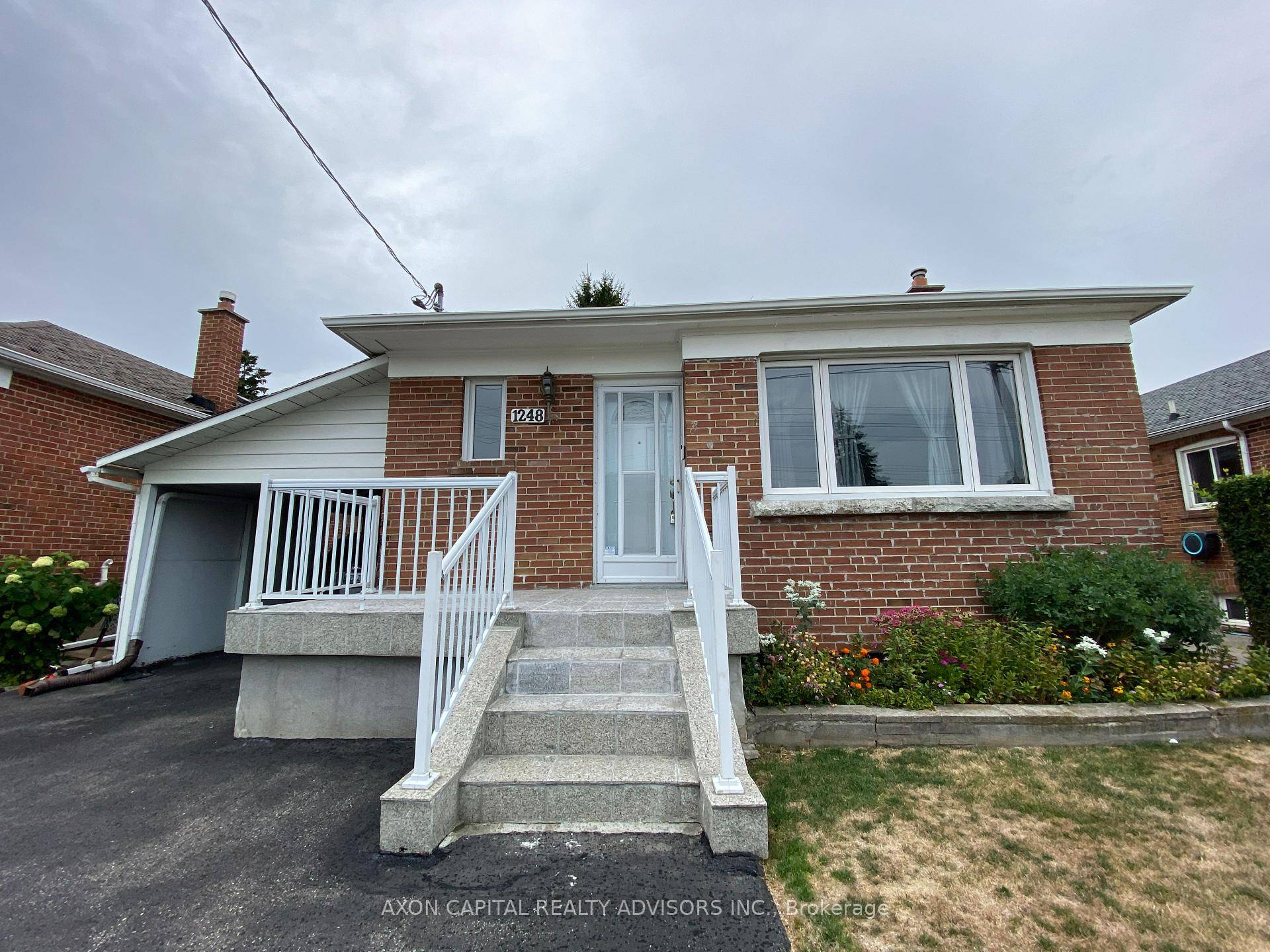 Welcome to this beautifully maintained 3 bedroom bungalow offering a perfect blend of comfort and functionality.