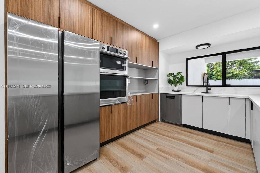 Spectacular recently remodeled pool home in the heart of Miramar.