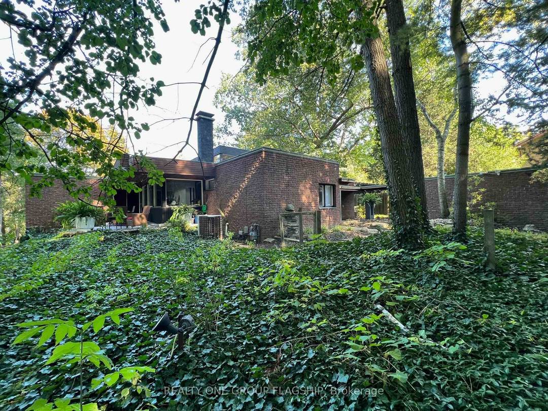 This Mid Century Modern masterpiece boasts an abundance of character with its clerestory windows that flood the interior with natural light.