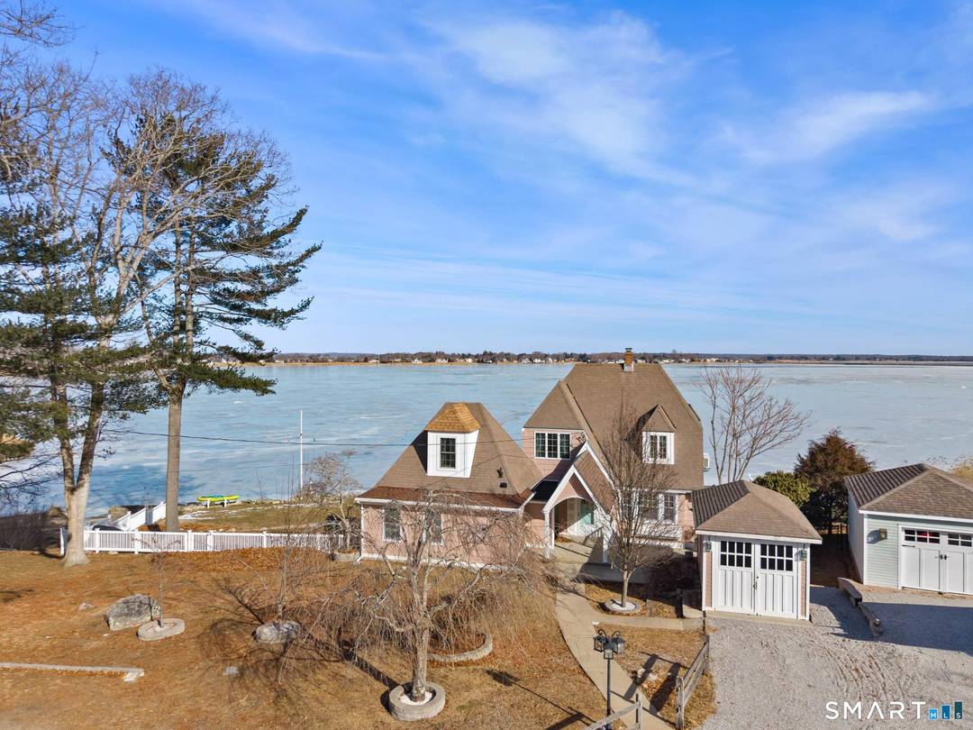 Knollwood Beach waterfront on South Cove with amazing views !