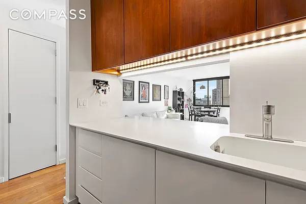 As an owner resident and broker at 515 East 72nd Street, I am pleased to present this rare, distinctive, one of a kind, and elegant 3 bedroom, 2 bath home ...