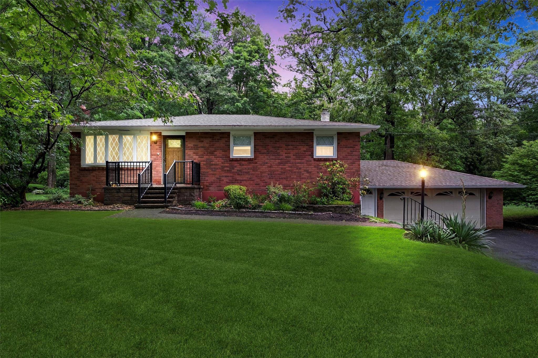 Absolutely gorgeous 3 bedroom well maintained brick ranch with nothing to do but move in !