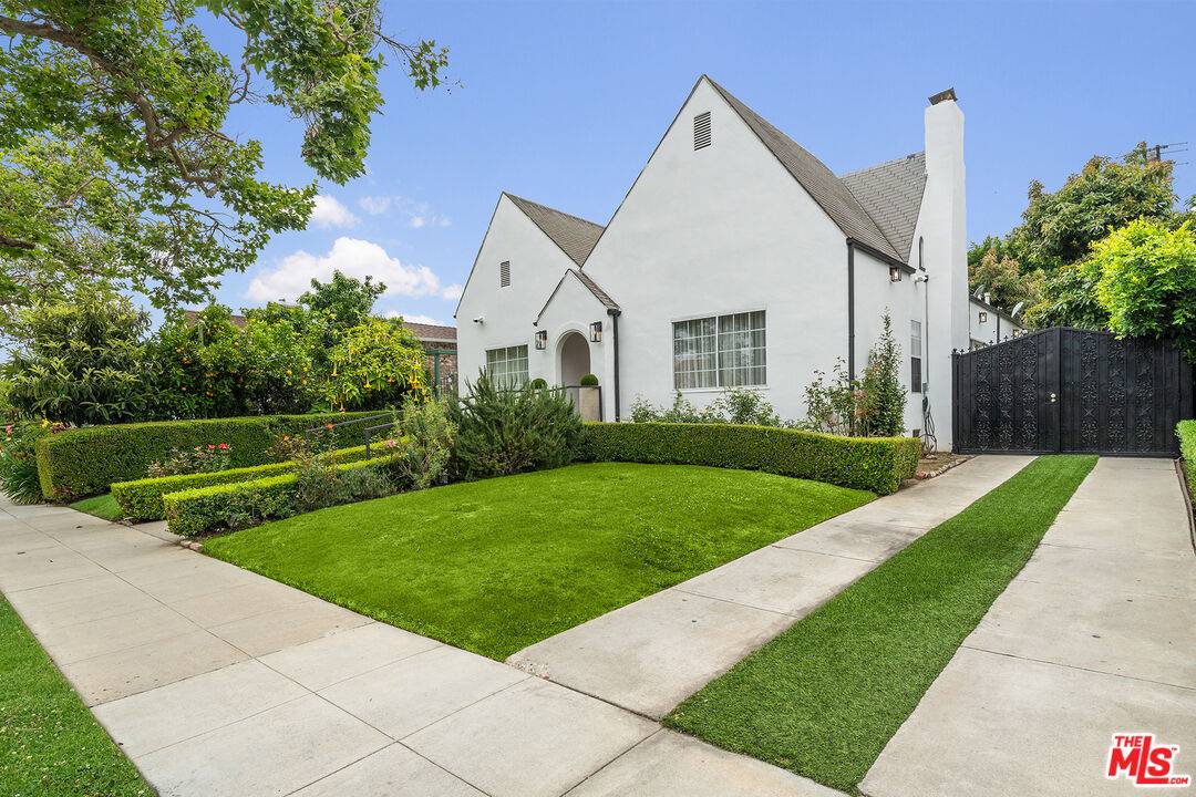 249  S Canon Dr 3BR Beverly Hills La